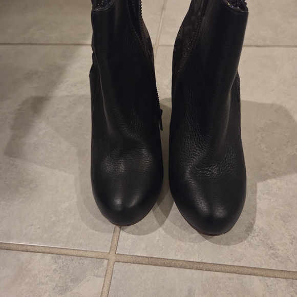 Women's Wedge Ankle Boots - Picture 1 of 4